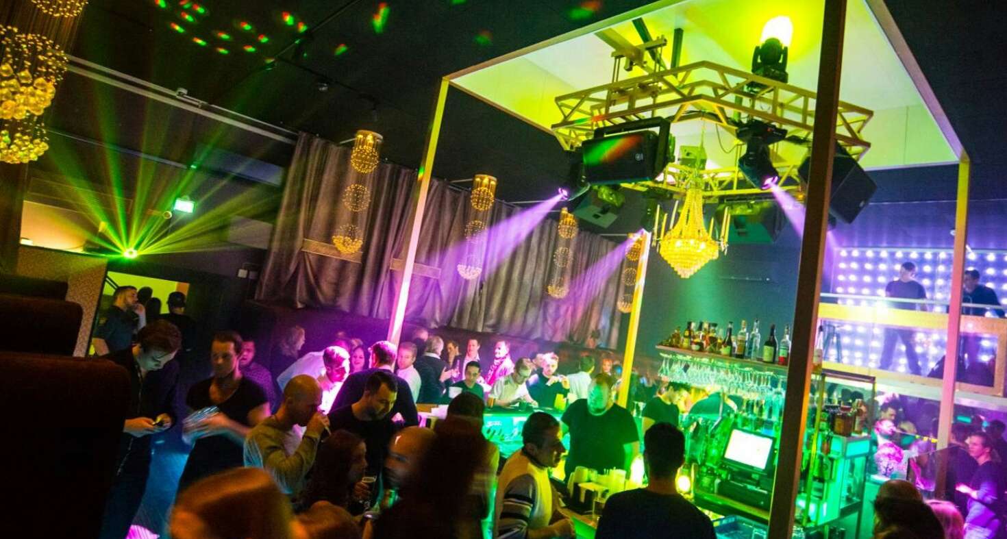 Underbara combines the ambience of an exclusive night club and urban lounge Underbara combines the ambience of an exclusive night club and urban lounge
