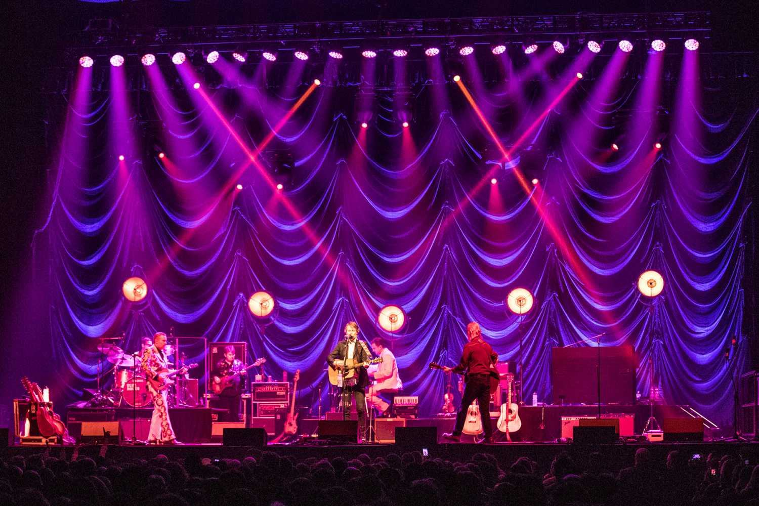 Canadian country rockers Blue Rodeo on their current 1000 Arms tour (photo: Steve Dormer) Canadian country rockers Blue Rodeo on their current 1000 Arms tour (photo: Steve Dormer)