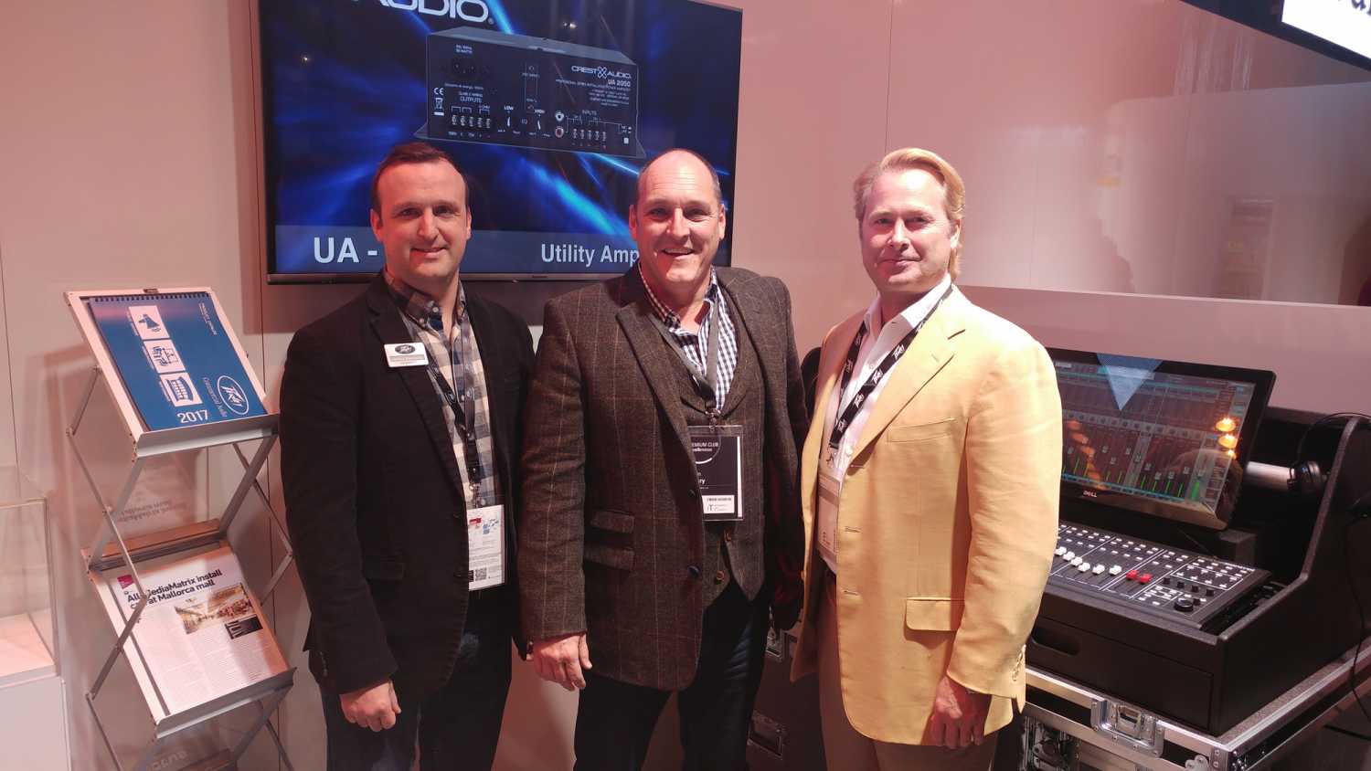 L-R: Peavey Commercial Audio’s James Kennedy, Barnes & Mullins’ MD Brian Cleary and Peavey Electronics COO Courtland Gray seal the deal on their new UK distribution deal.