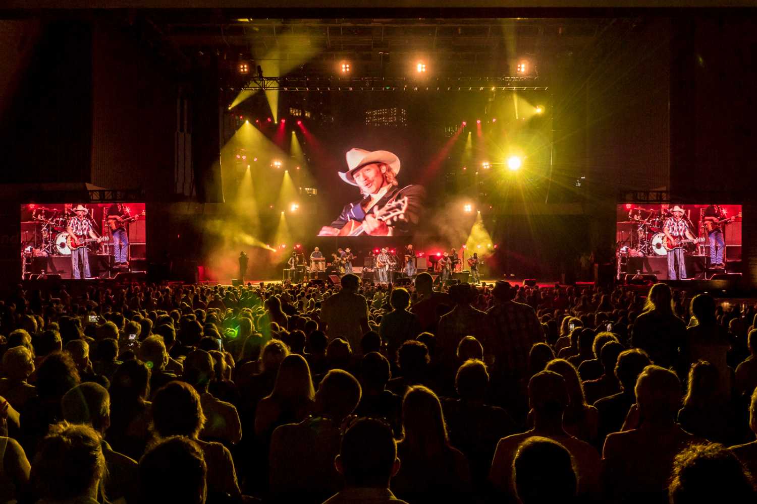 Alan Jackson is still hard at work touring the nation for his dedicated fans (photo: Thomas Newton)