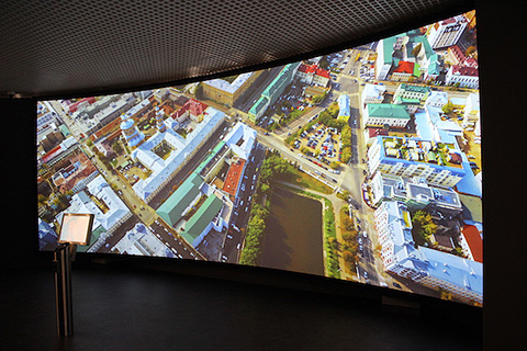 Visitors can look over the city and zoom into points of interest