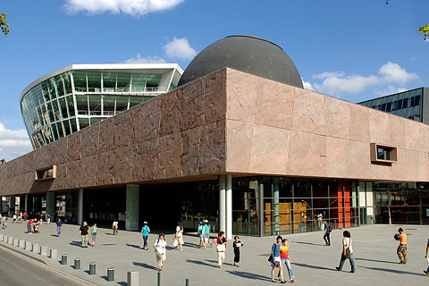 Les Champs Libres incorporates a science museum with planetarium, a conference room and exhibition hall (photo: Alain Amet)