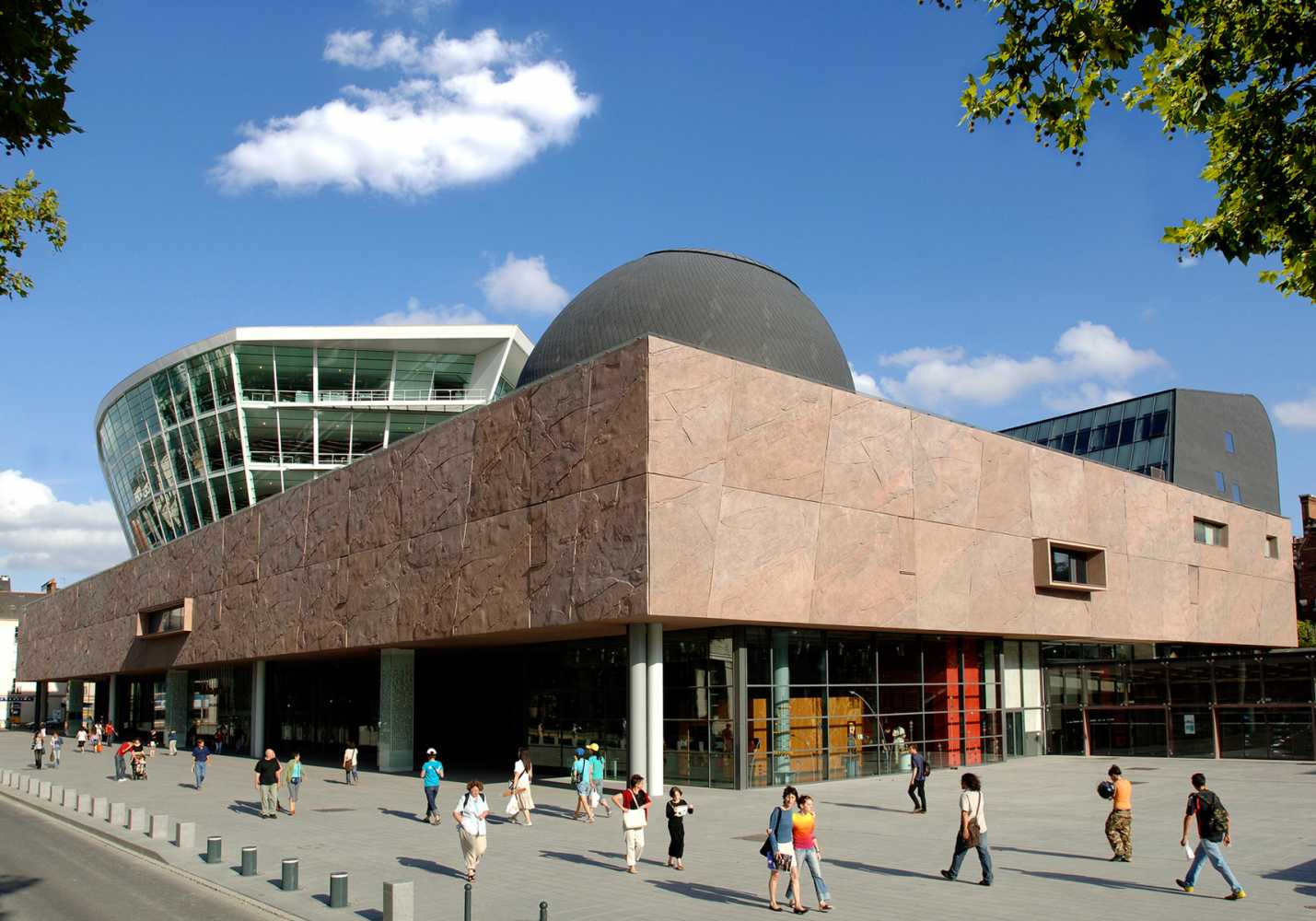 Les Champs Libres incorporates a science museum with planetarium, a conference room and exhibition hall (photo: Alain Amet)