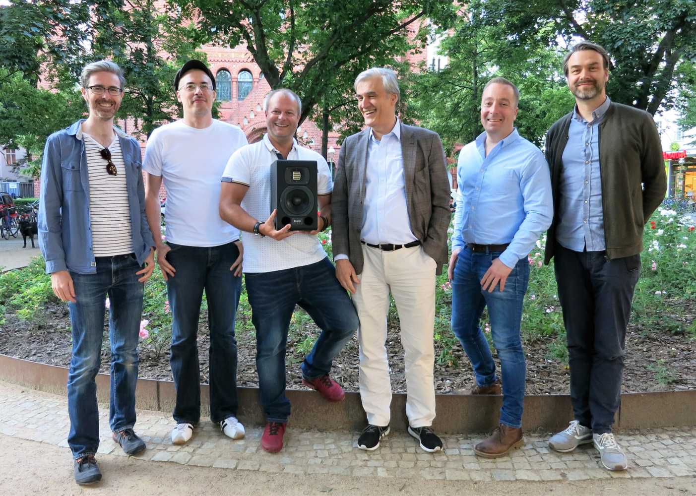 Stuart Cunningham (general manager, CUK), Stephan Ruehl (sales manager Europe, HEDD), Steve Barton (retail sales manager, CUK), Klaus Heinz (Founder/CEO, HEDD), Stuart Thomson (Founder/CEO, CUK) and Dr. Frederik Knop (co-founder/VP, HEDD)