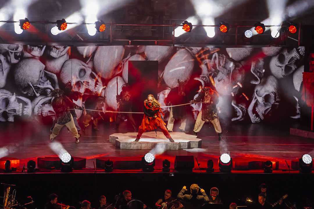 The opera was performed in a l2,200-capacity structure erected in front of Kuressaare Castle  (photo: Gunnar Laak)