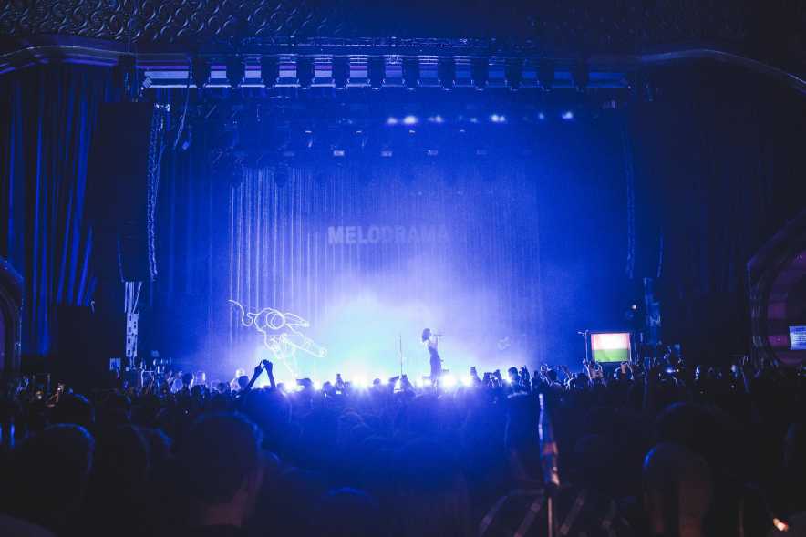 Lorde kicks off at the O2 Apollo Manchester