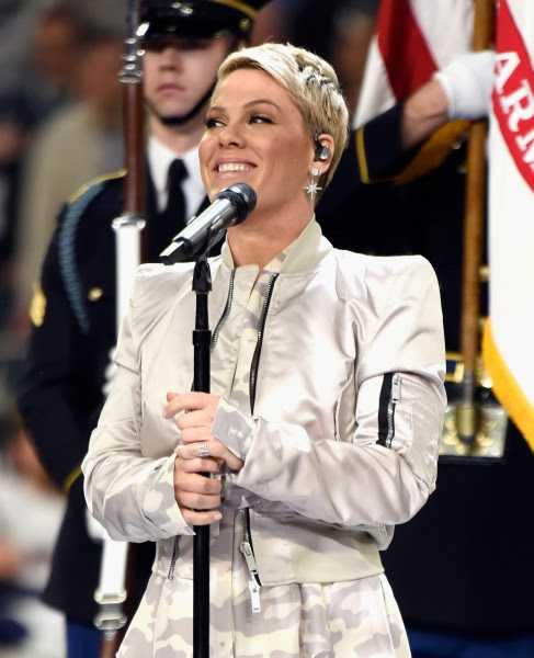 Pink sang through a Sennheiser SKM 6000 handheld transmitter, coupled with an MD 9235 capsule