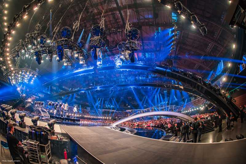 Ampco Flashlight supplied all lighting, rigging, video and motion systems for the contest (photo: Ralph Larmann) Ampco Flashlight supplied all lighting, rigging, video and motion systems for the contest (photo: Ralph Larmann)