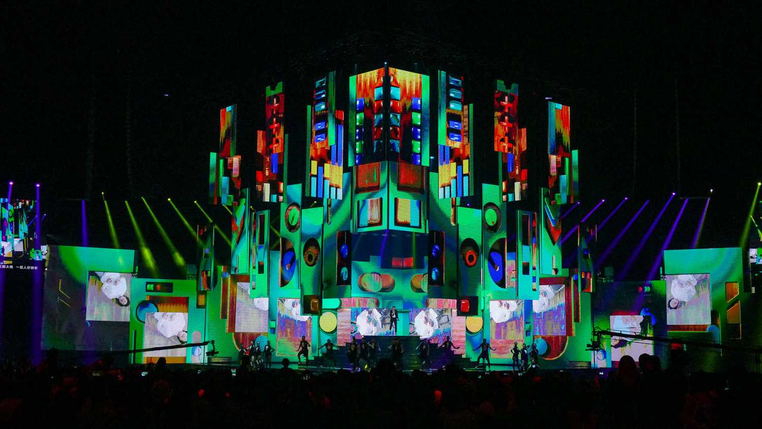 The show was broadcast live by Taiwan national TV throughout South-East Asia (photo: Jens Poehlker) The show was broadcast live by Taiwan national TV throughout South-East Asia (photo: Jens Poehlker)