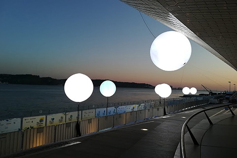 Airstar specified and installed 30 Crystal and Solarc lighting balloons