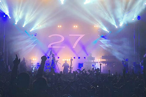 Supporting the live music was a lighting rig created by Alex Kay