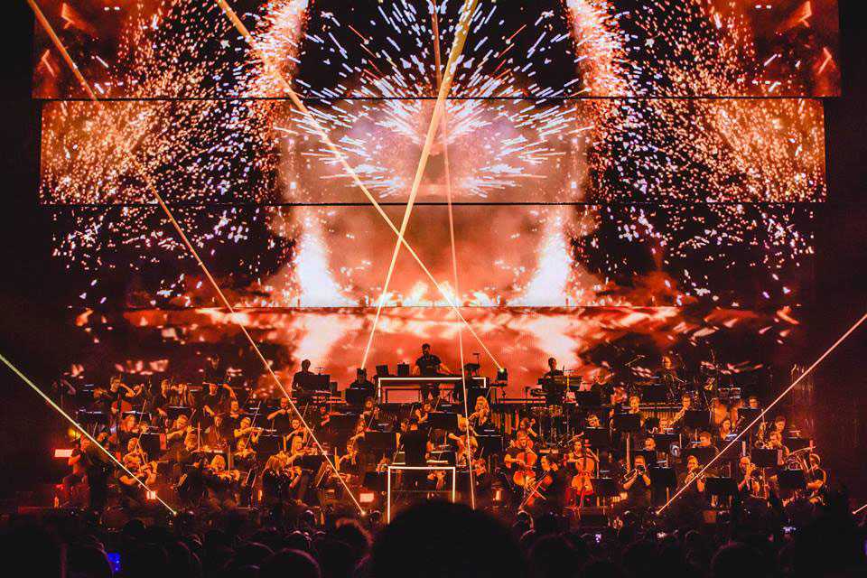 Video Design provided the complete package, including IMAG projection screens and moving LED screens Video Design provided the complete package, including IMAG projection screens and moving LED screens