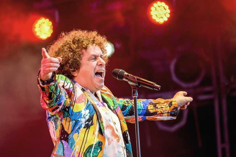 On vocals - Leo Sayer On vocals - Leo Sayer