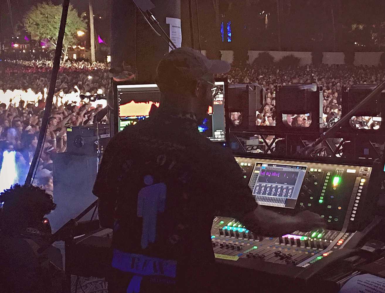 Mixing monitors on dLive at Coachella 2019 Mixing monitors on dLive at Coachella 2019