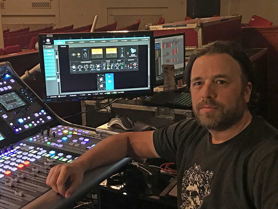 At FOH, Jamie Landry is working from an SSL L500 console At FOH, Jamie Landry is working from an SSL L500 console