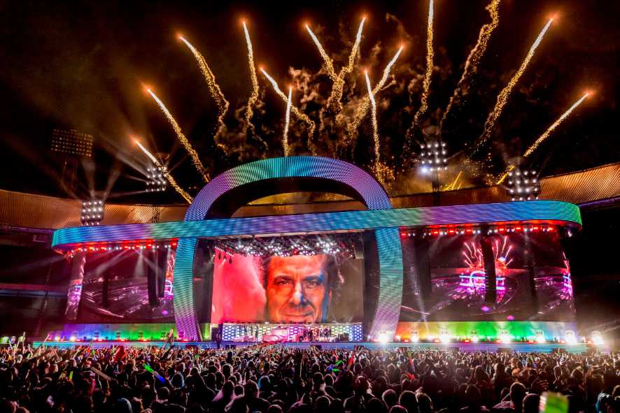 Marco Borsato returned to Rotterdam’s De Kuip stadium for the first time in 15 years (photo: Jorrit Lousberg)