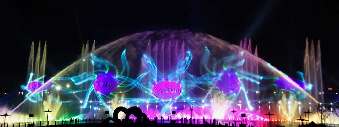 Twice nightly, a lake in the park in Liaocheng comes alive Twice nightly, a lake in the park in Liaocheng comes alive
