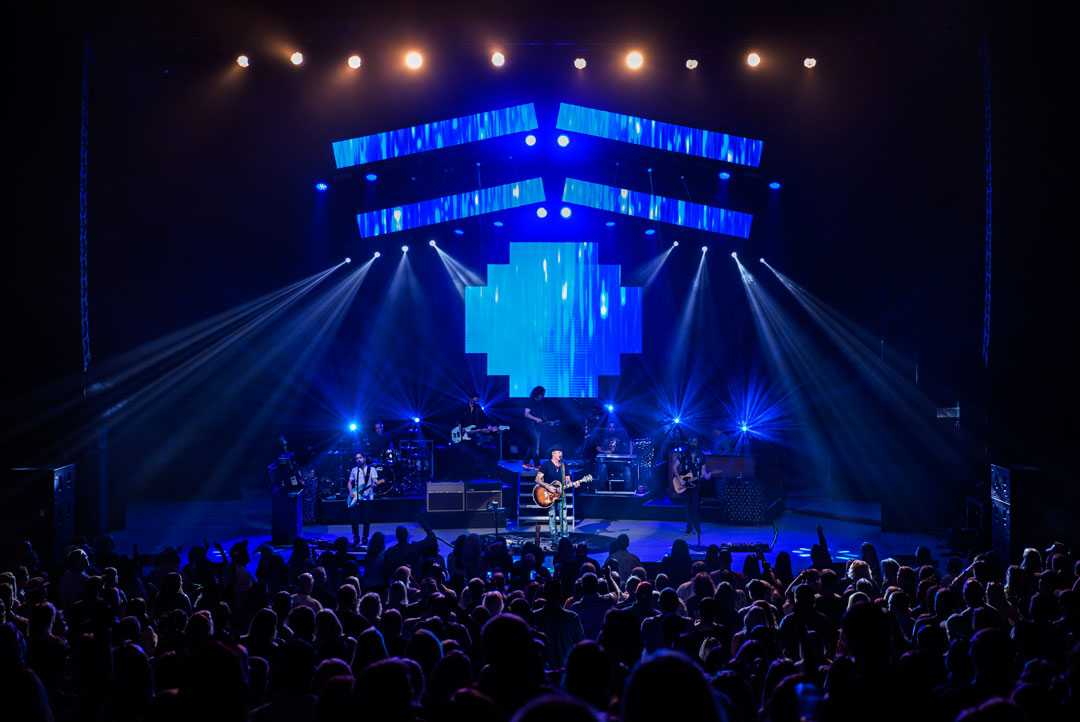 Gary Allan typically tours all year long without a set schedule Gary Allan typically tours all year long without a set schedule