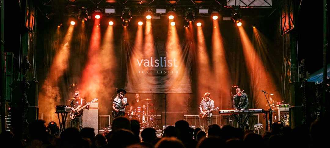 Chauvet's Rogue R2 Wash and Strike 4 fixtures featured in the festival rig I Photo via Chauvet Professional Chauvet's Rogue R2 Wash and Strike 4 fixtures featured in the festival rig I Photo via Chauvet Professional