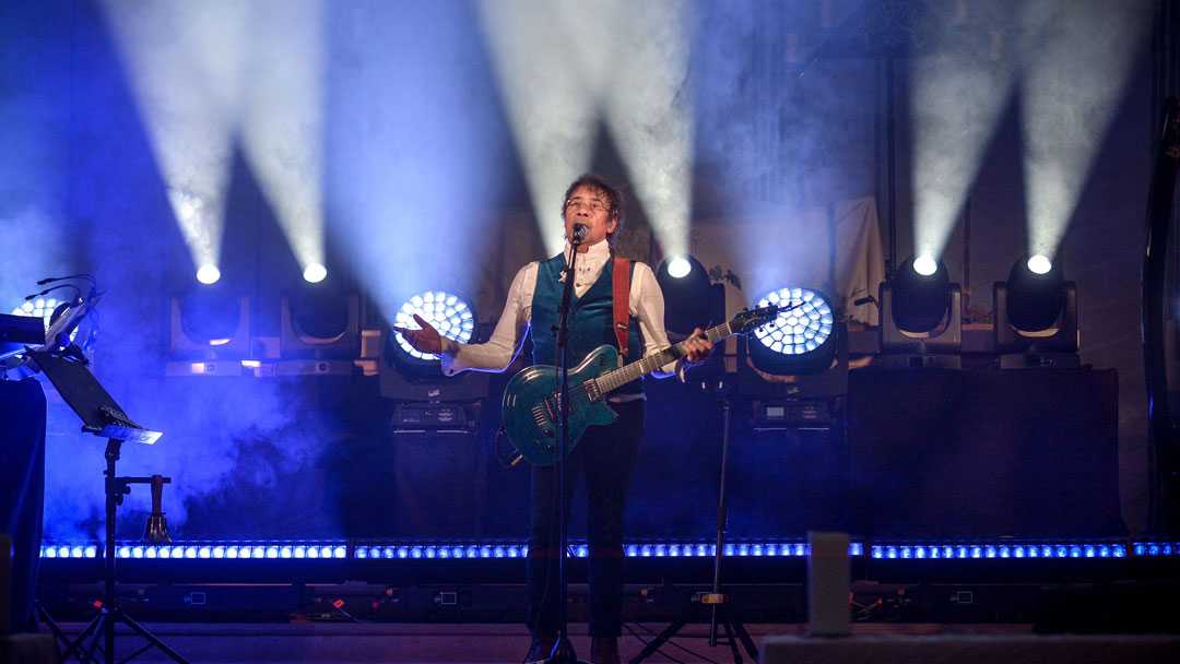 Laurent Voulzy entertains on Mont Saint-Michel Laurent Voulzy entertains on Mont Saint-Michel