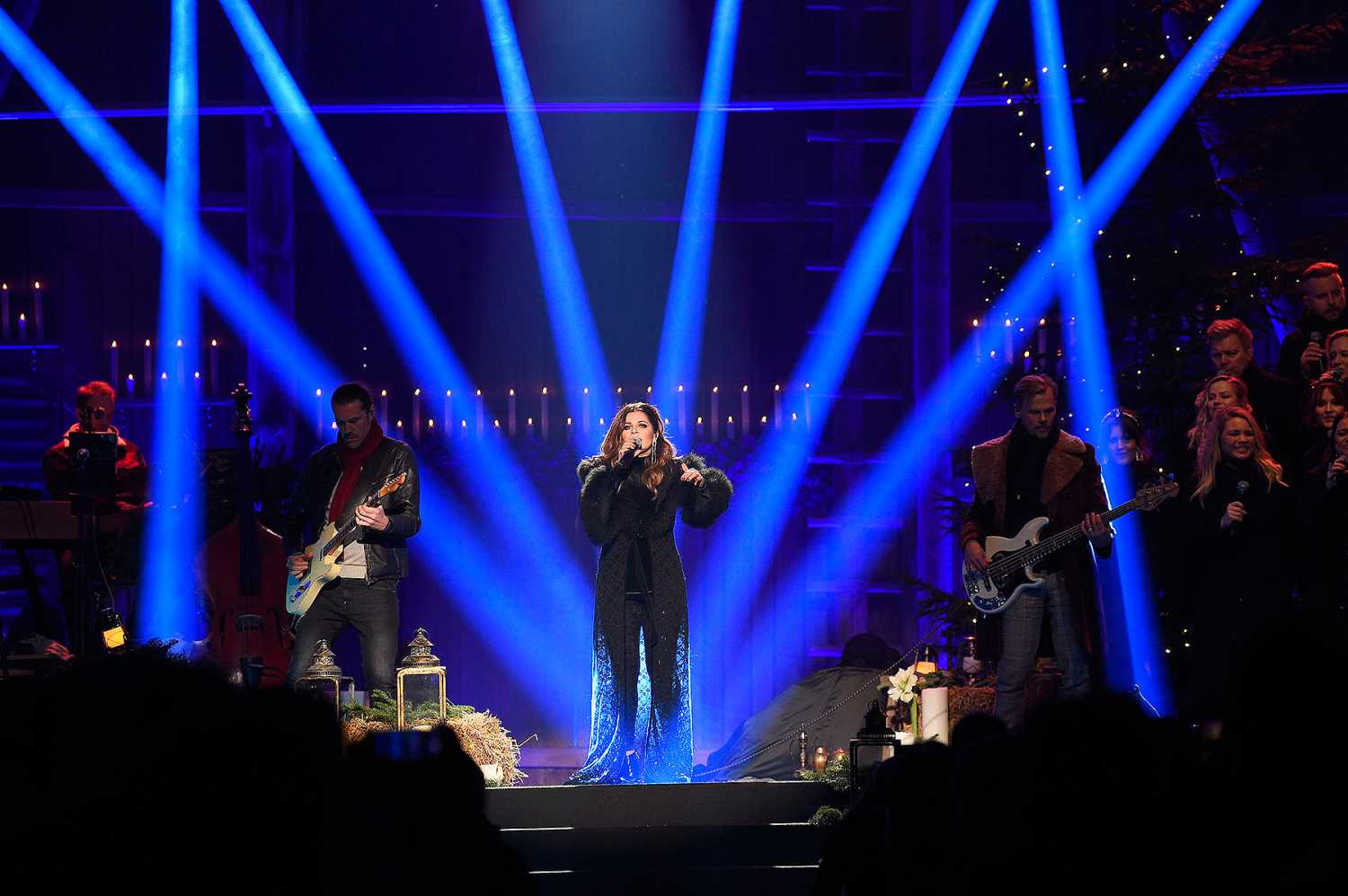 Carola played 12 sold-out festive shows at the Slottsladan in Steninge Slottsby (photo: Karin Törnblom) Carola played 12 sold-out festive shows at the Slottsladan in Steninge Slottsby (photo: Karin Törnblom)