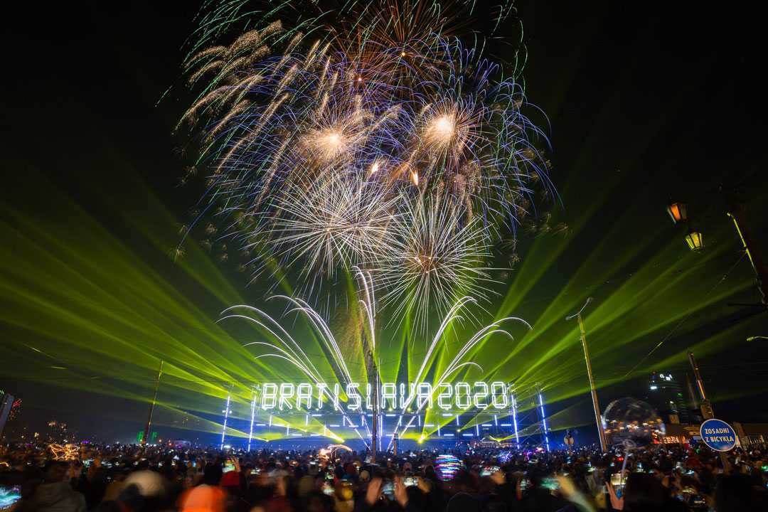 New Year celebrations on the banks of the Danube (photo: Jaroslav Novak Silvester)