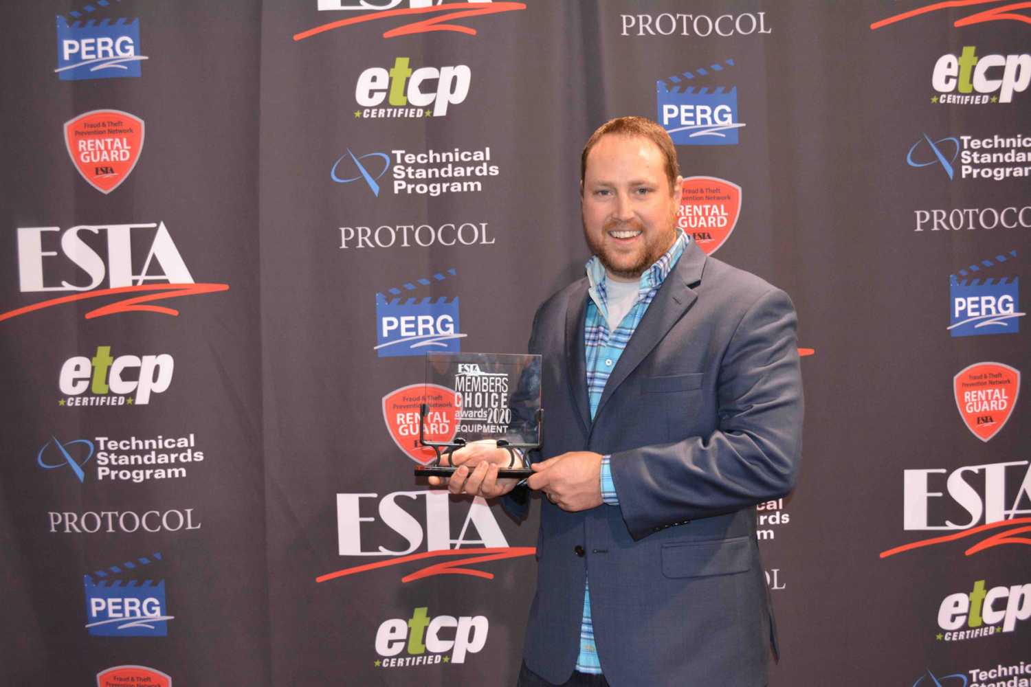 Brad Nelms of ACT Lighting with the ESTA Members Choice Award 2020 for Ayrton Diablo
