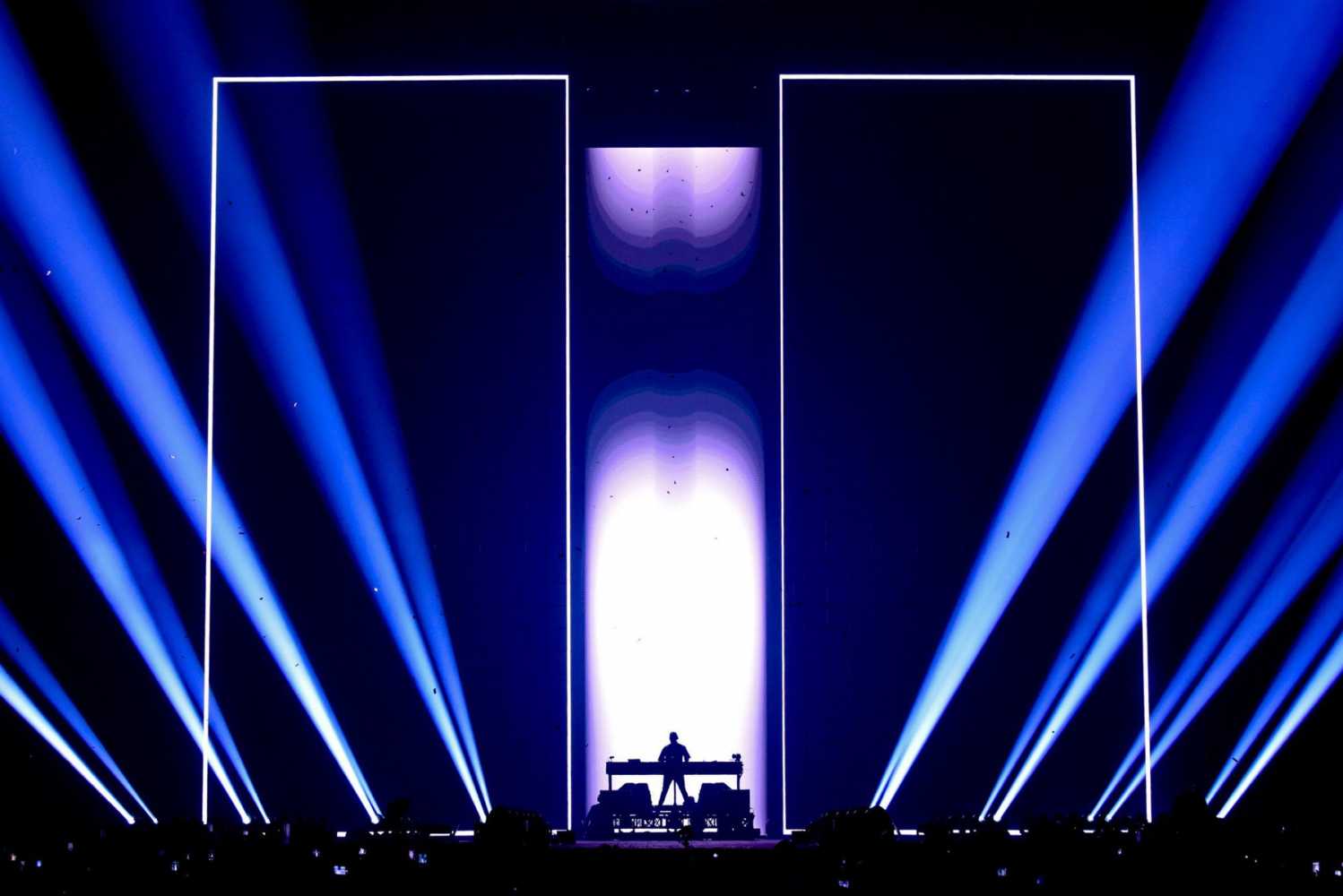 Stunning visuals were created, enhanced by a striking lighting design (photo: @antthonyghnassia) Stunning visuals were created, enhanced by a striking lighting design (photo: @antthonyghnassia)