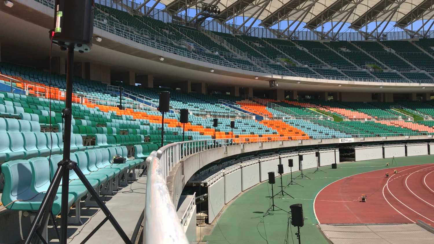 The system’s usability was tested by placing 58 speaker units around Shizuoka Stadium The system’s usability was tested by placing 58 speaker units around Shizuoka Stadium