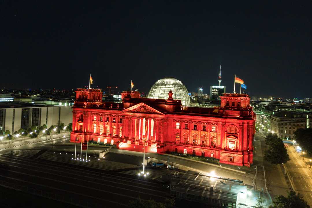 The German Bundestag was also lit in red I Photo: Night of Light