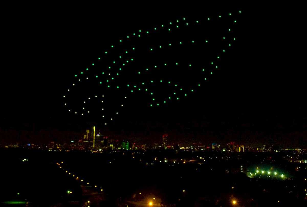 Verge Aero's drone fleet created dynamic images, logos, animations and messages of support for the Philadelphia Eagles Verge Aero's drone fleet created dynamic images, logos, animations and messages of support for the Philadelphia Eagles