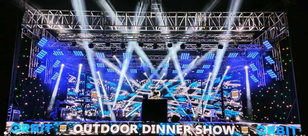 The show that offered fans the choice of watching at home via a livestream, or at a simultaneous drive-in show (photo: Natalia Santander) The show that offered fans the choice of watching at home via a livestream, or at a simultaneous drive-in show (photo: Natalia Santander)