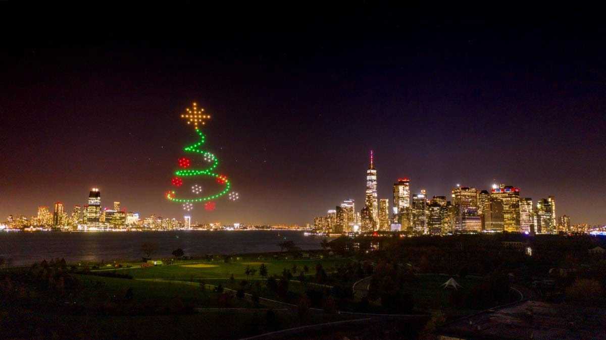 iHeartMedia launched its Christmas season broadcasts with a spectacular drone show iHeartMedia launched its Christmas season broadcasts with a spectacular drone show