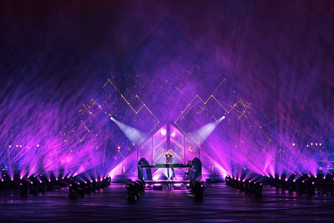 David Guetta plays the Musee du Louvre (photo: Guille GS)