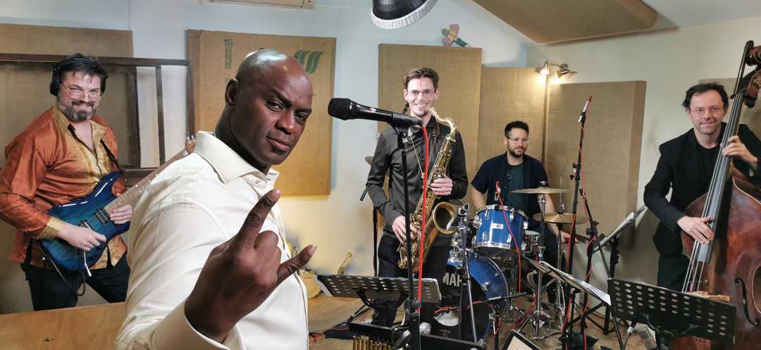 Nick Meier (guitar), Ola Onabulé (vocals), Duncan Eagles (saxophone), Chris Nickolls (Drums) and Jakub Cywinski (Double Bass)