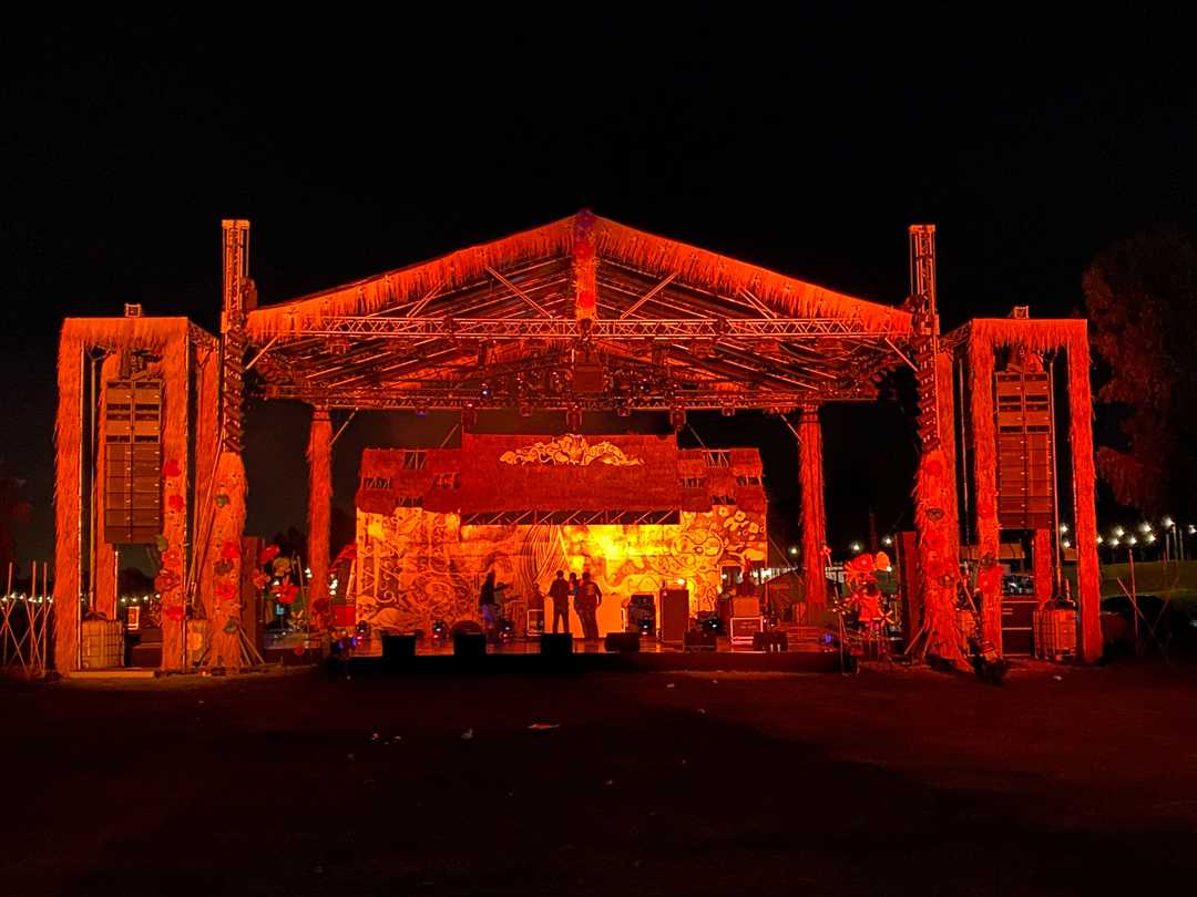 The main Baan Sabai live stage