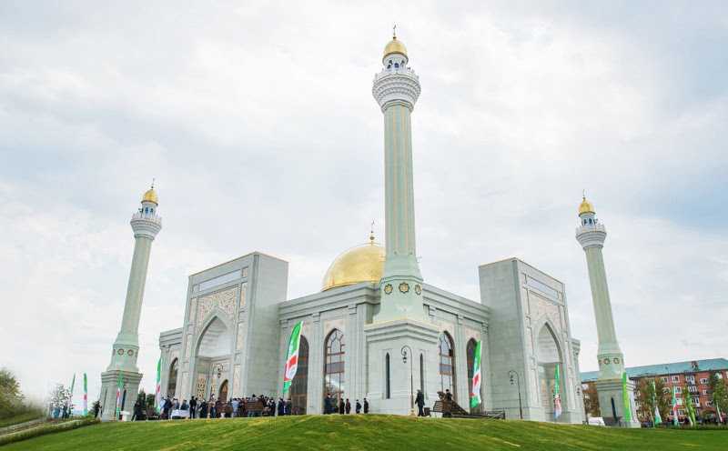 The Sulim Kadyrov Mosque in the village of Oyskhara