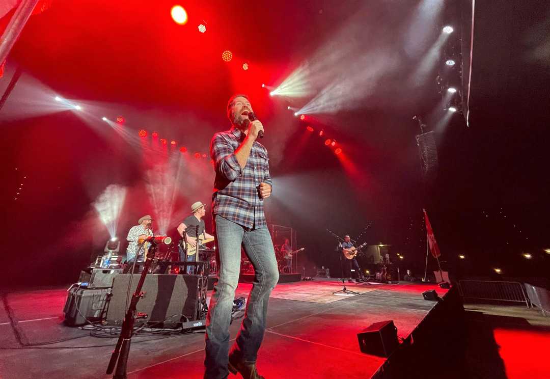 Josh Turner - back on stage