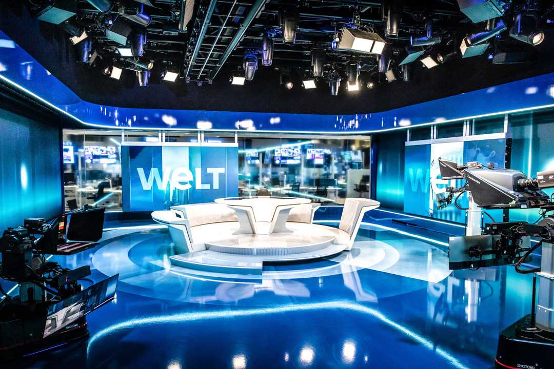 The core of the studio lighting design is an IP-based control system (photo: Anne Hufnagl) The core of the studio lighting design is an IP-based control system (photo: Anne Hufnagl)