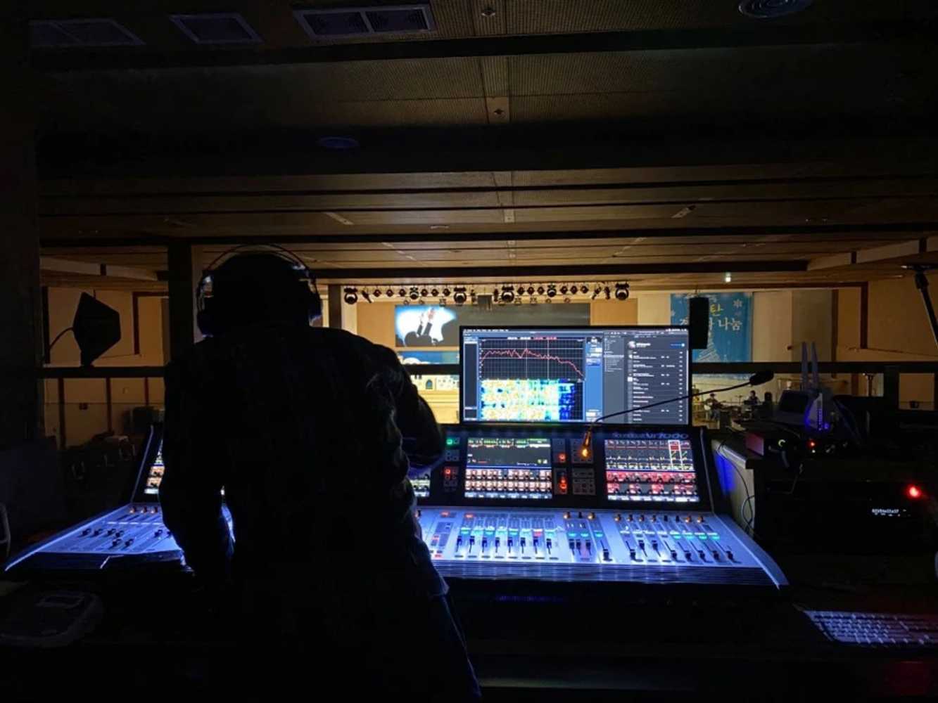 The Soundcraft Vi7000 console meets all of Joodasan’s needs and is easy for staff to operate. The Soundcraft Vi7000 console meets all of Joodasan’s needs and is easy for staff to operate.