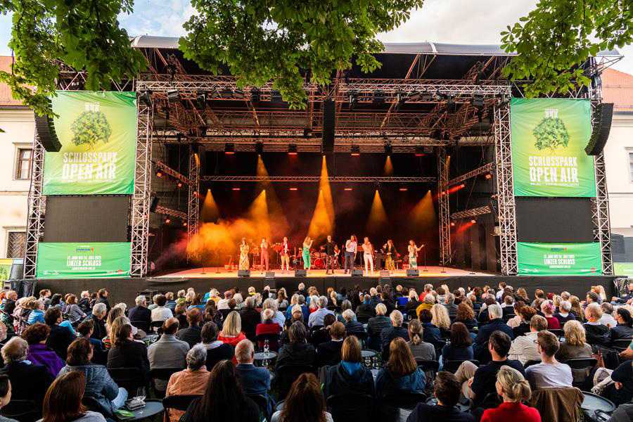 The Schlosspark at Linz Castle provided an impressive alternative setting