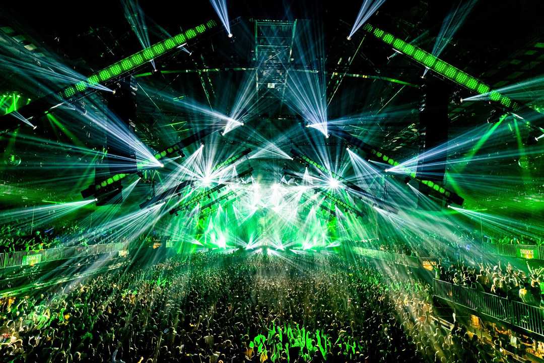 Reverze ‘enveloped the huge crowd with its sights and sounds’