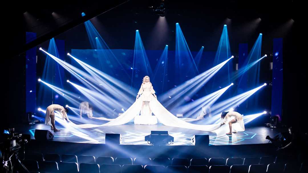 Gil Perron drew on the versatile performance features of 34 Chauvet Professional Maverick MK3 Profile fixtures