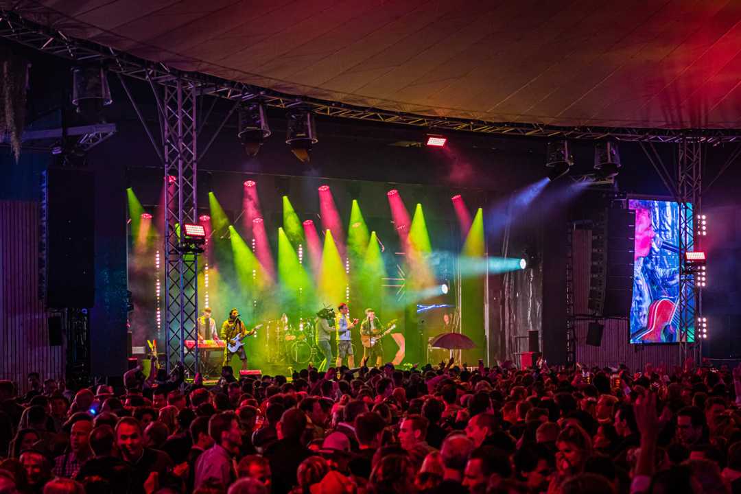 A mix of Infinity Furion S-401 Spots and Infinity iW-1941 RDM moving heads provided sweeping wash effects for the festival stage