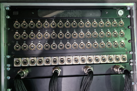 The stagebox has three passive splits for FOH / MON and REC, on 24 channel VDMs