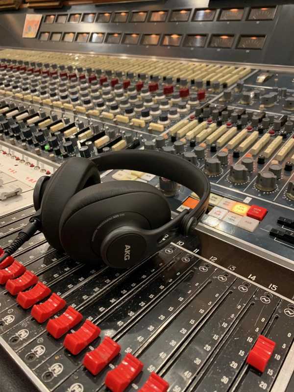 Engineers at Studio 606 selected the AKG K371