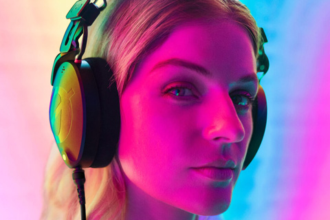 Alcantara covers the earcups and headband