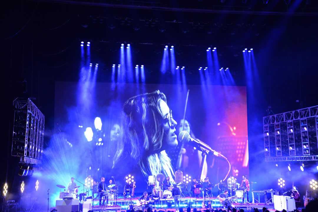 Reflecting the mood of the music is a balanced and intricately layered Tony Pérez lighting design Reflecting the mood of the music is a balanced and intricately layered Tony Pérez lighting design