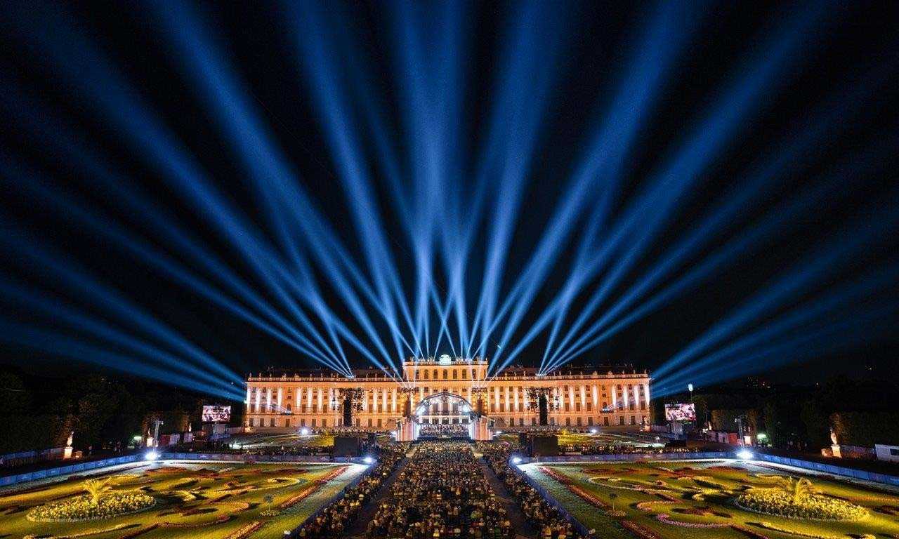 The annual Summer Night Concert (Das Sommernachtskonzert) at the Schönbrunn Palace (photo: Julius Silver)