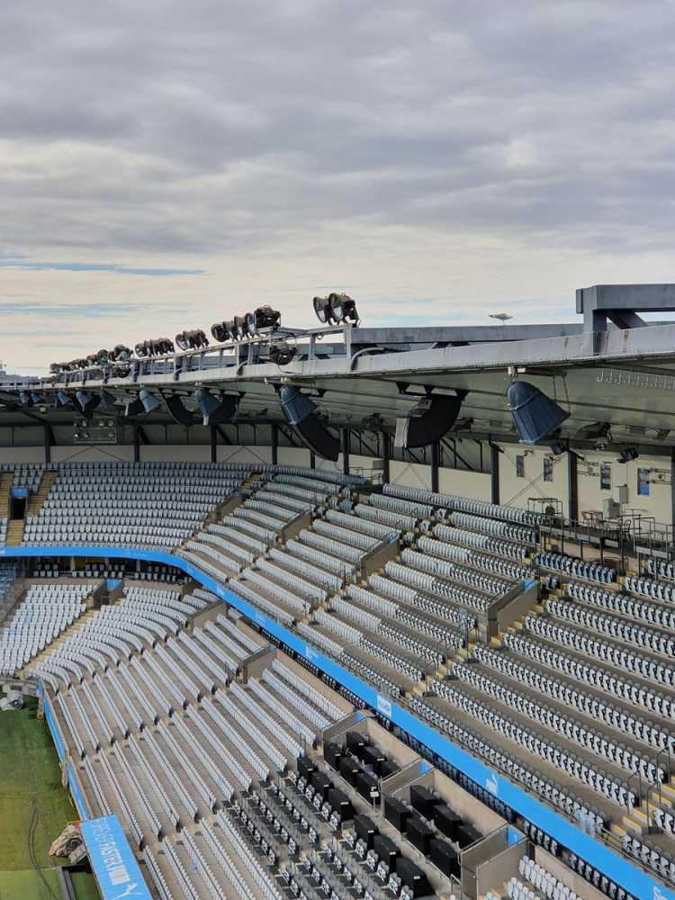 L-Acoustics A Series controls the audio direction in the upper and lower terraces of the stadium, without bleeding onto the pitch L-Acoustics A Series controls the audio direction in the upper and lower terraces of the stadium, without bleeding onto the pitch
